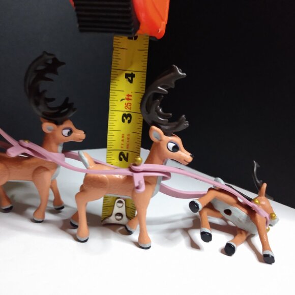 Rudolph The Red Nosed Reindeer Santa's Sleigh & Reindeer Team Figurine Set - Picture 7 of 16